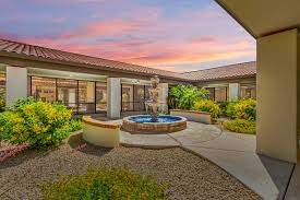 Exterior front view of Dignity Health Medical Group Family and Specialty Medicine - Paradise Valley