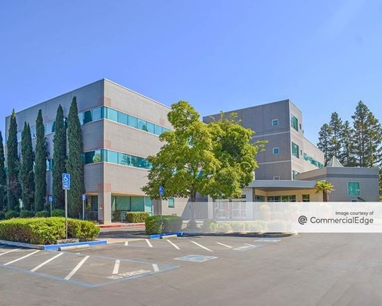 Exterior front view of Specialty Care - Dignity Health Woodland Clinic - Woodland, CA