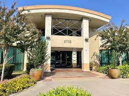 Exterior front view of Primary & Specialty Care - Mercy Medical Group - Roseville, CA