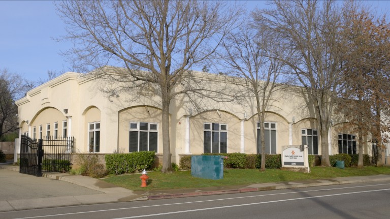 Exterior front view of Internal Medicine - Dignity Health Medical Group - Redding, CA