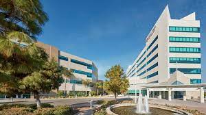 Exterior front view of Dignity Health – Mercy Medical Center