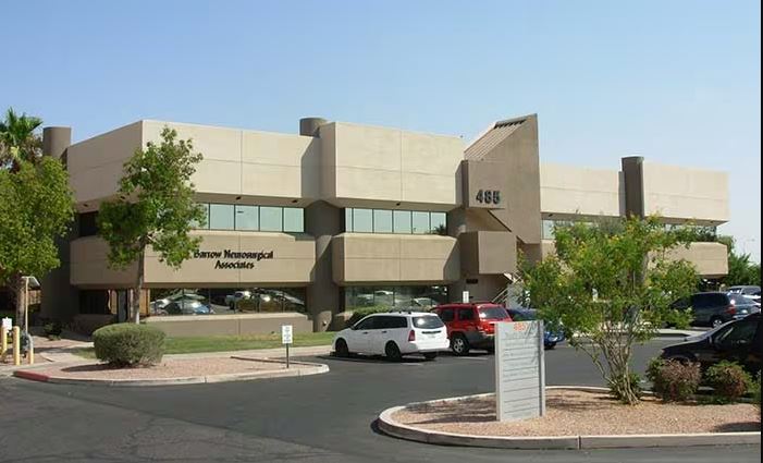Exterior front view of Dignity Health Medical Group Surgical Specialties - Chandler Regional