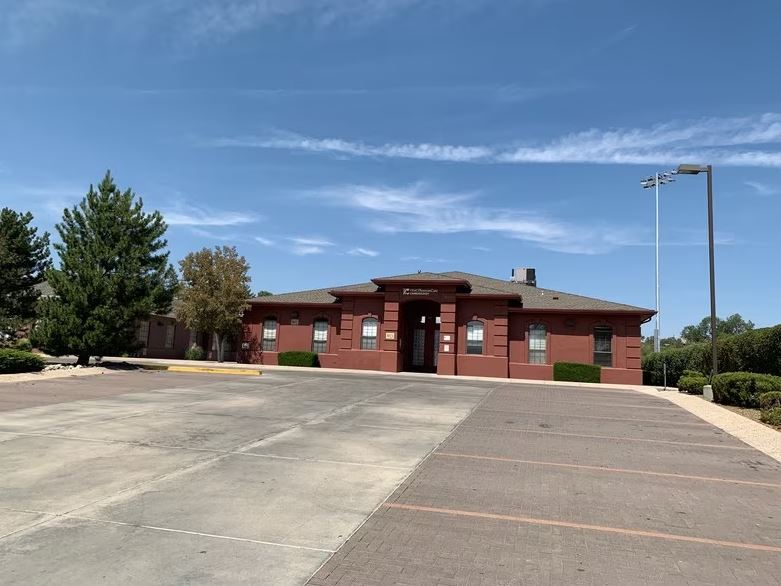 Exterior front view of Dignity Health, Yavapai Regional Medical Group, Geriatric and Palliative Medicine