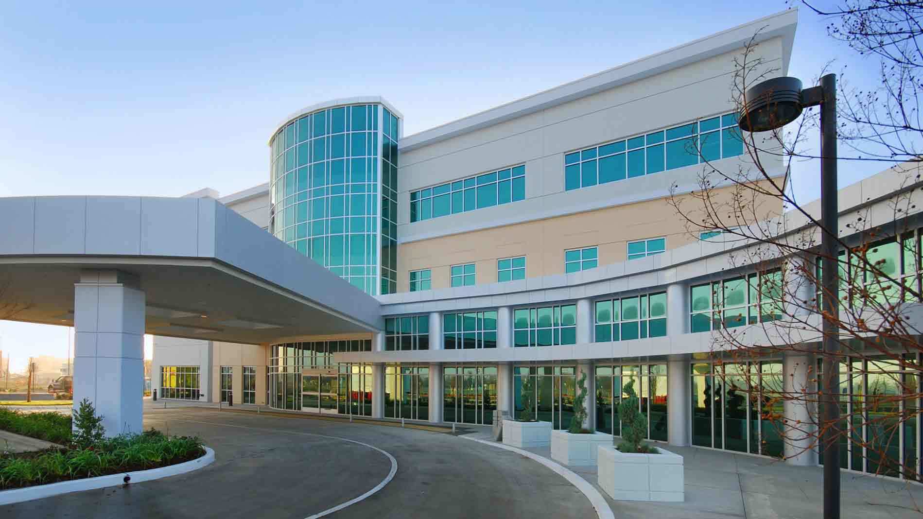 Exterior front view of Primary & Specialty Care - Dignity Health Medical Plaza - Elk Grove, CA